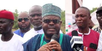 UKHUA commissions gateway to their community | Kennedy Izuabe, Amb. Adamu Emozozo, Engr. Ozonoge